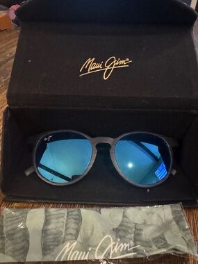 Maui Jim Kiawe Polarized Classic Dark Navy Stripe Sunglasses - Blue Hawaii Lens